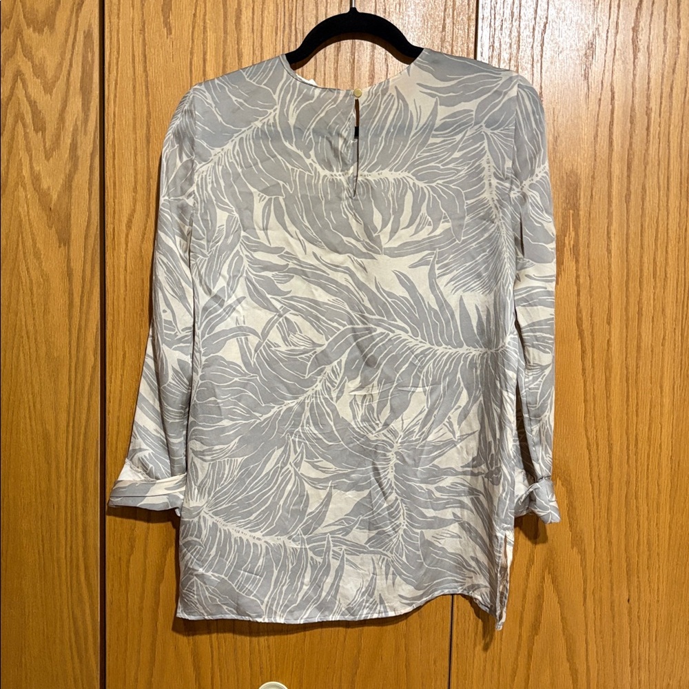 Club Monaco 100% silk blouse - Picture 8 of 10